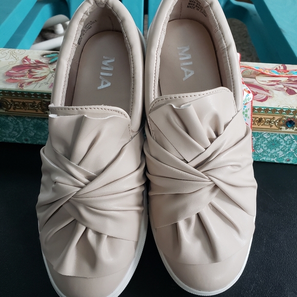 MIA Zoe Blush Slip On Sneakers - Picture 6 of 7